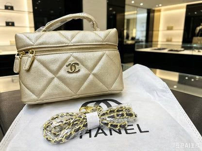 Chanel
100 dhs🇦🇪🇦🇪
With box

Zain07
♥️♥️♥️
