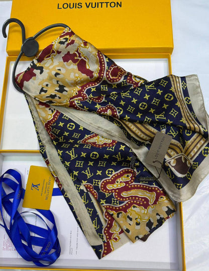 LV - Gucci
Silk scarf 
40 dhs✅
55 dhs✅ 

with box🎁🎁🎁

Zain93
♥️♥️♥️