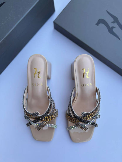 Gina 
120 dhs🪙🌨️
Size 36-42

Zain55
♥️♥️♥️