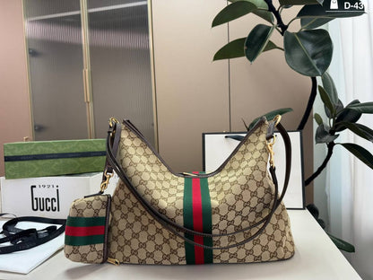 GUCCI COPY ONE  NEW CAME WITH BOX 
220 dhs🇦🇪🇦🇪

Zain295
♥️♥️♥️