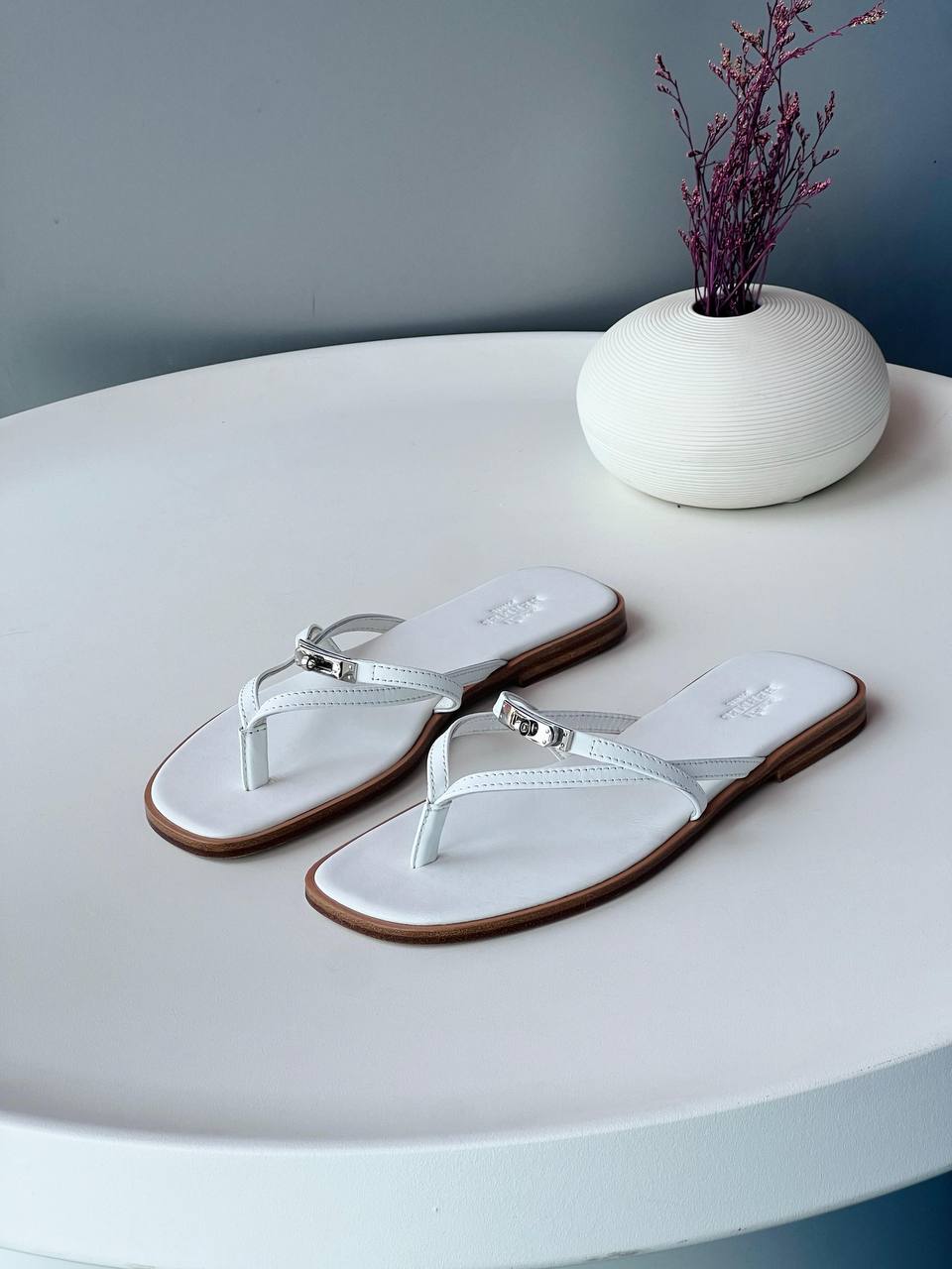 Hermes 🤎🖤🤍
Size 36-41
_Super master high quality*_ 
380 dhs✅

Zain176
♥️♥️♥️