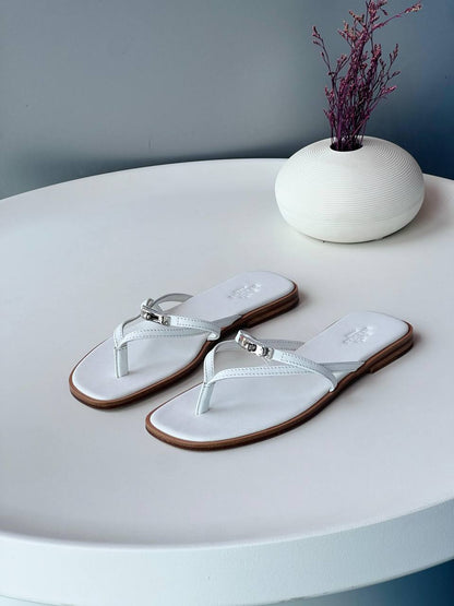 Hermes 🤎🖤🤍
Size 36-41
_Super master high quality*_ 
380 dhs✅

Zain176
♥️♥️♥️
