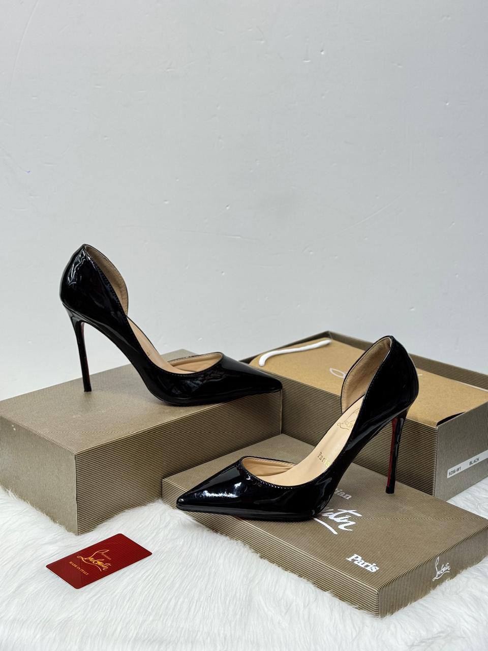 Christian Louboutin
𝟗𝐂𝐌
💯high quality
Size 36-37-38-39-40-41
120 dhs❣️

Zain86
♥️♥️♥️