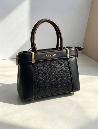 Aigner

100 dhs🇦🇪🇦🇪

SIZE：22cm
Good-quality 
with box
Zain35
♥️♥️♥️