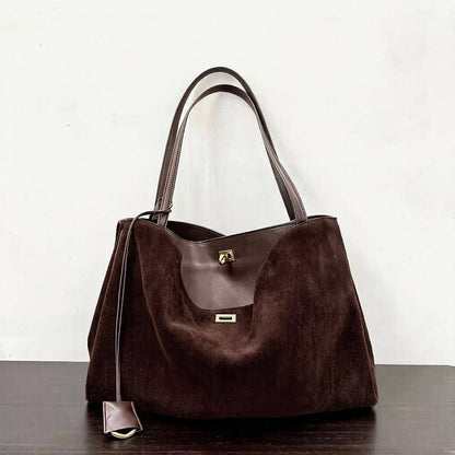 BALENCIAGA 
COPY ONE NEW CAME 
155 dhs💓

Zain39
♥️♥️♥️