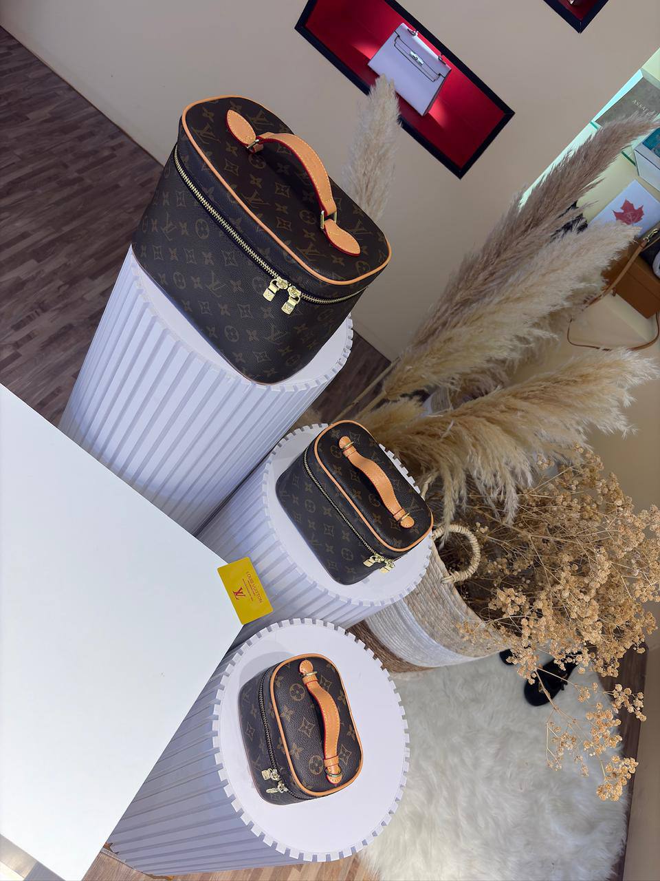 LV
Full Set
290 dhs💓
Small 95
Medium 100 
Big 110 dhs💓

Zain12
♥️♥️♥️