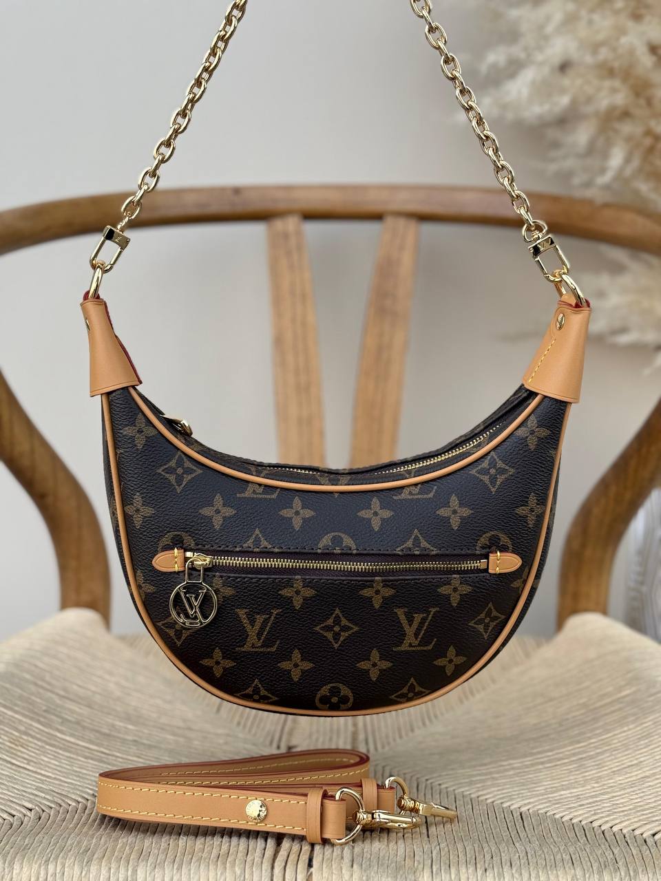 LV
20cm
350 dhs✅
Top quality 
With box🎁

Zain167
♥️♥️♥️