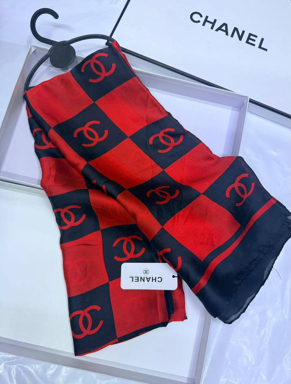 Chanel
Silk scarf 
40 dhs✅
55 dhs✅ 

with box🎁🎁🎁

Zain93
♥️♥️♥️
