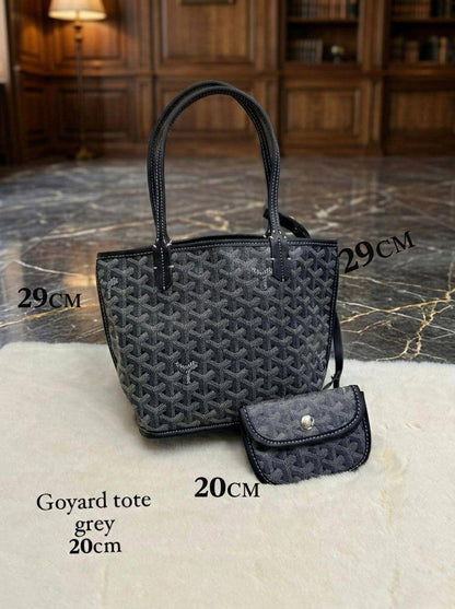 Goyard ᴍɪɴɪ ᴛᴏᴛᴇ
ʜᴀɴᴅʙᴀɢ/ᴘᴏᴜᴄʜ
ɴᴏ ʙᴏx 
ʟᴇᴀᴛʜᴇʀ
size:20ᴄᴍ
75 dhs🇦🇪

Zain56
♥️♥️♥️