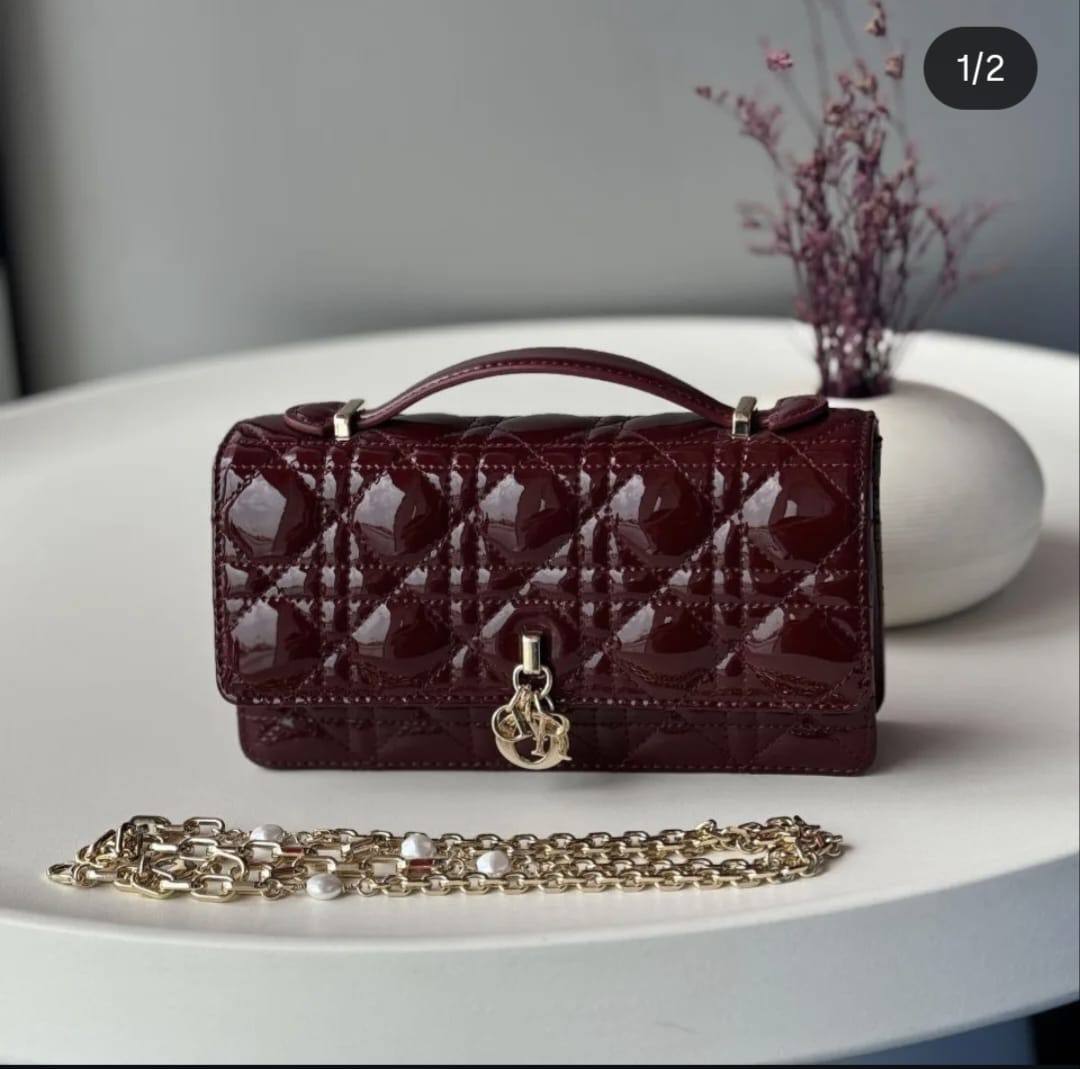 Dior

100 dhs🇦🇪

with box
🎁🎁🎁

Zain143
♥️♥️♥️