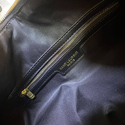 YSL 

COPY ONE 

NEW CAME 

BIG SIZE 
135 dhs🇦🇪🇦🇪

Zain39
♥️♥️♥️