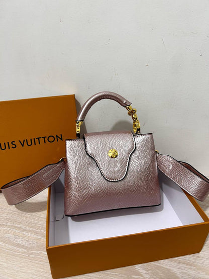 LV
110 dhs🪙🌨️

high quality 

With box  
🎁🎁🎁

20cm

Zain26
♥️♥️♥️