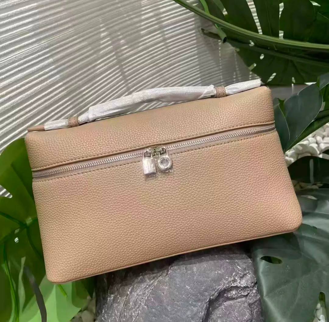 Loro Piana
90 dhs🇦🇪🇦🇪
size：19cm
Good-quality 

with box

Zain35
♥️♥️♥️