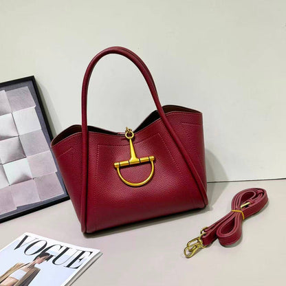 GUCCI 
120 dhs💓
Size 28 cm 🤝💃💃💃💃💃

Zain161
♥️♥️♥️