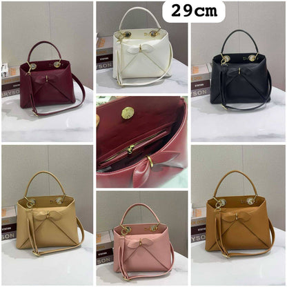 Dior 
Good Quality 

With Box 
🎁🎁🎁

105 dhs❣️

Zain250
♥️♥️♥️