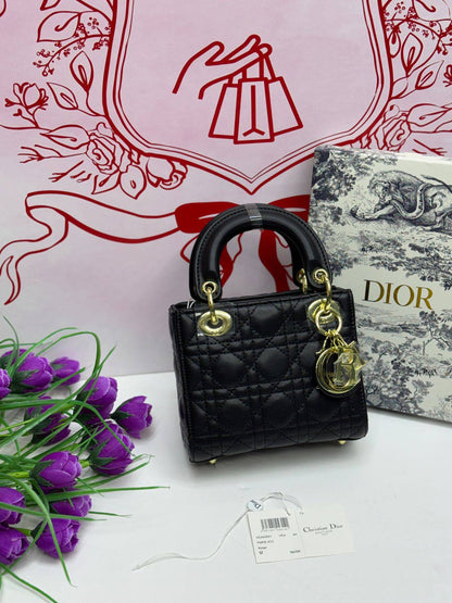 Dior

110 dhs❣️

with box
🎁🎁🎁

Zain177
♥️♥️♥️