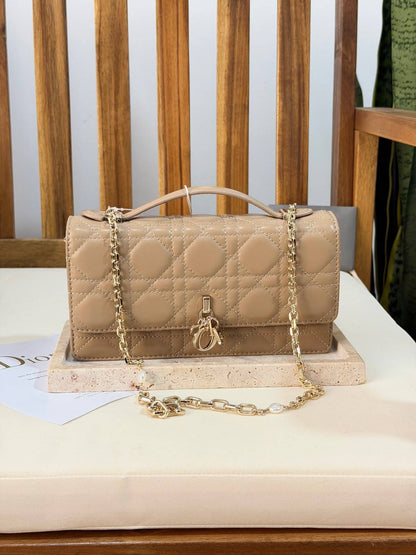DIOR💫
Super Master Quality ⚡️
Original Packing 🎁
Size 21CM📏

For Price 👇 WhatsApp✅
0568585901 
0507557372
0552275751 Owner Zain 👌

Zain321
♥️♥️♥️