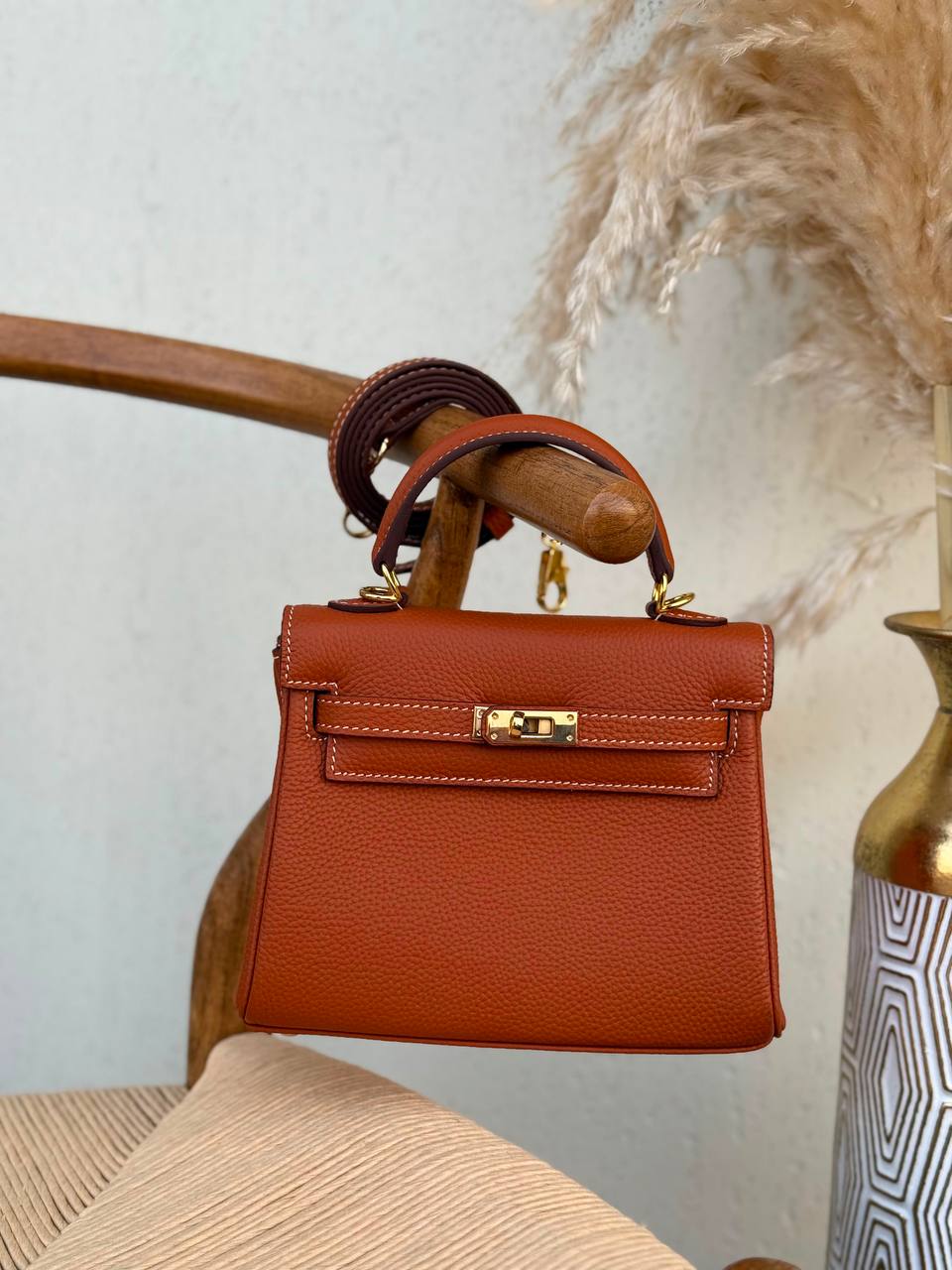 HERMES
20cm
340 dhs🇦🇪🇦🇪
Top quality 
With box🎁

Zain167
♥️♥️♥️