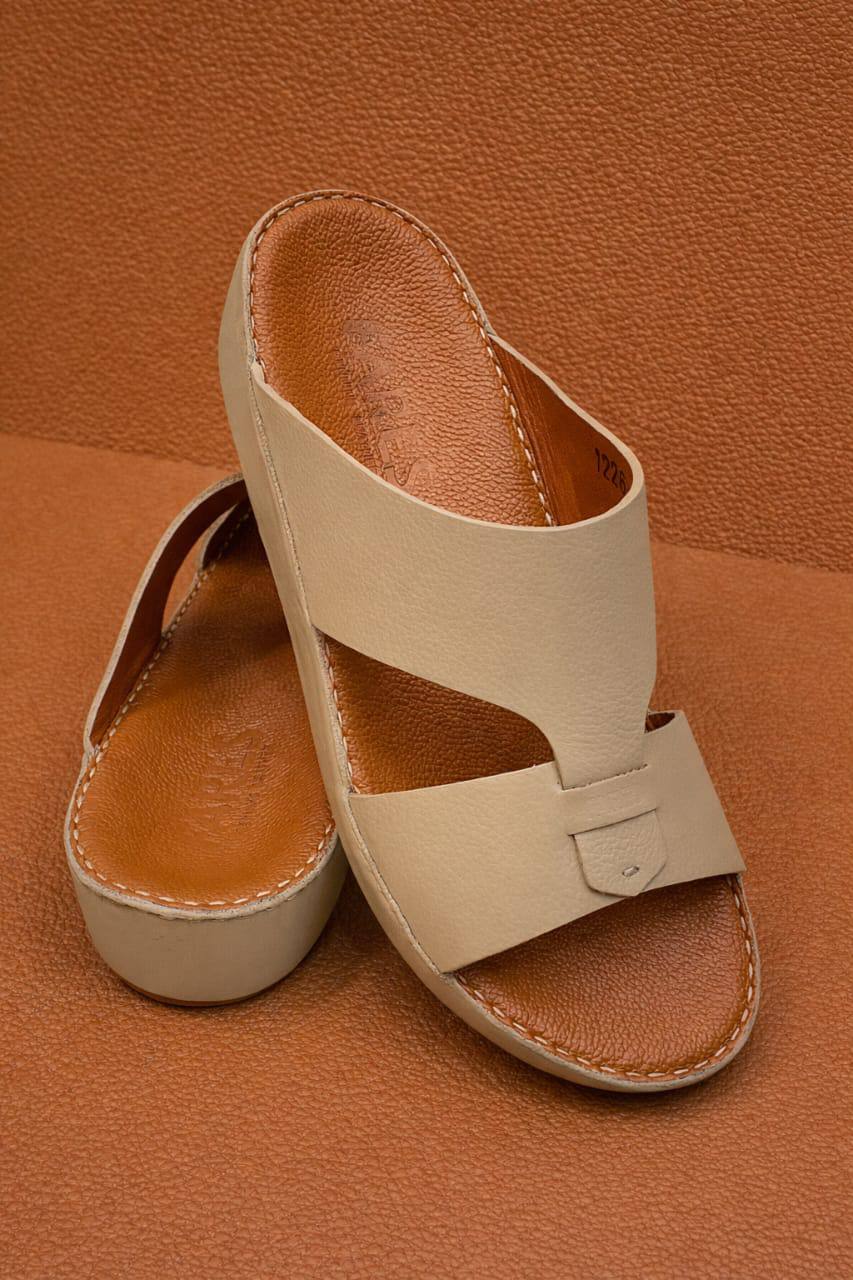 Orginal Slipper 
230 dhs🪙🌨️ 
Size (40/41/42/43/44/45/46)

Zain78
♥️♥️♥️