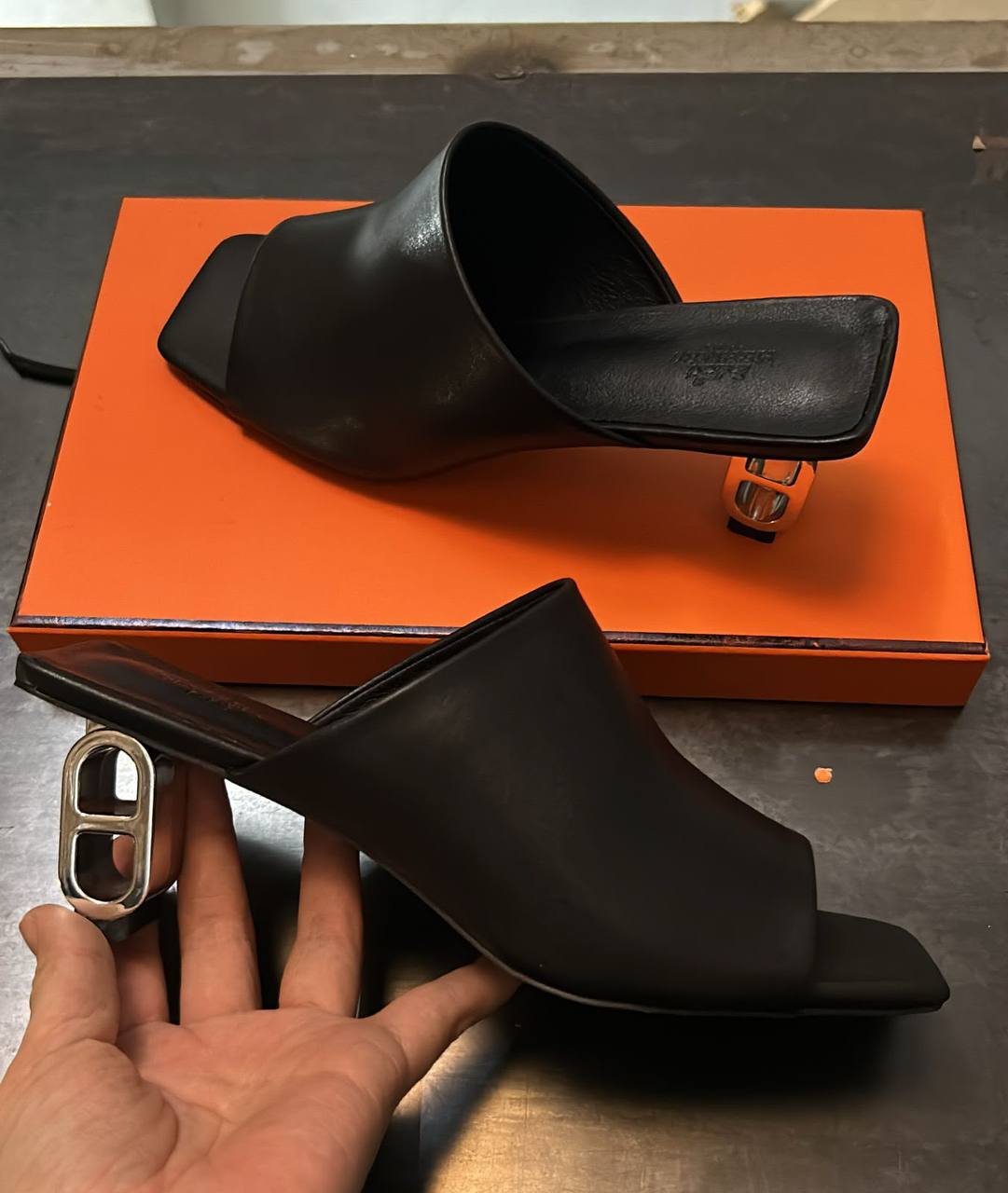 Hermes 

Size 36 to 41

110 dhs🇦🇪🇦🇪

Zain103
♥️♥️♥️