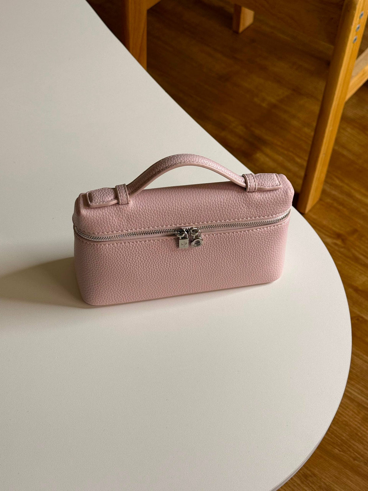 LORO PIANA 

19cm

320 dhs🇦🇪🇦🇪🇦🇪
 MASTER QUALITY
 With box🎁

Zain167
♥️♥️♥️
