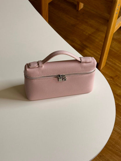 LORO PIANA 

19cm

320 dhs🇦🇪🇦🇪🇦🇪
 MASTER QUALITY
 With box🎁

Zain167
♥️♥️♥️