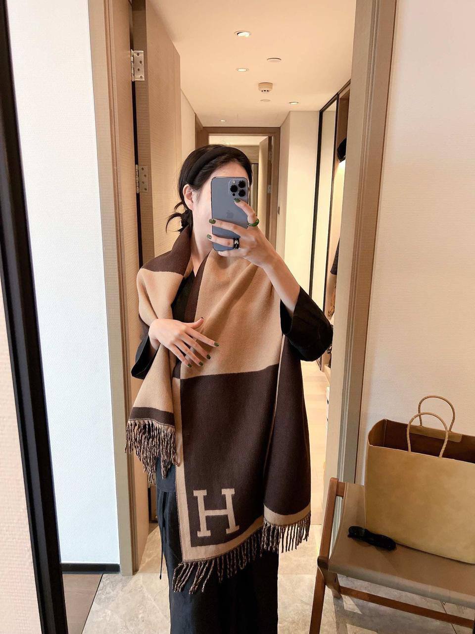 Coming new stock
Winter scarf 
45 dhs🪙🌨️

Zain93
♥️♥️♥️