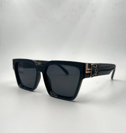 LV
Sunglasses 🕶️ 
good quality 💯
With master box 🗃️ 
50 dhs❤️

Zain273
♥️♥️♥️