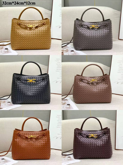 BOTTEGA 
HIGH QUALITY 
130 dhs💓
32cm

Zain295
♥️♥️♥️