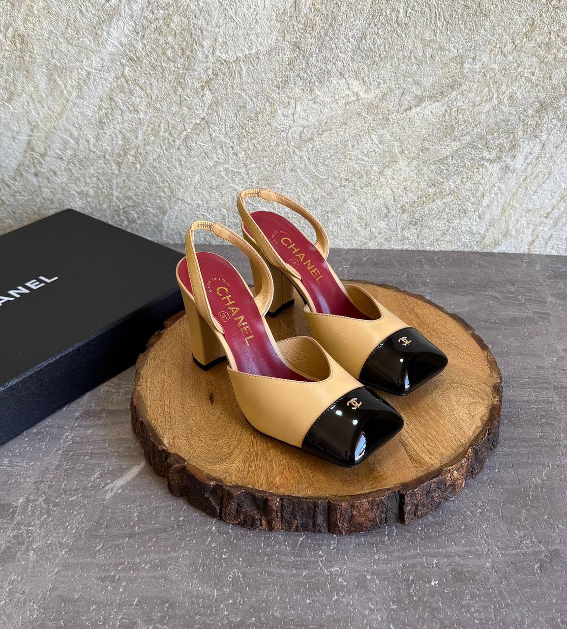 CHANEL 💫😍
SuperMaster Quality 💯
450 dhs✅
Size: 36-41 💥

Zain171
♥️♥️♥️