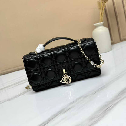 Dior 
Master
21cm🫶🏼
290 dhs🇦🇪

Zain228
♥️♥️♥️