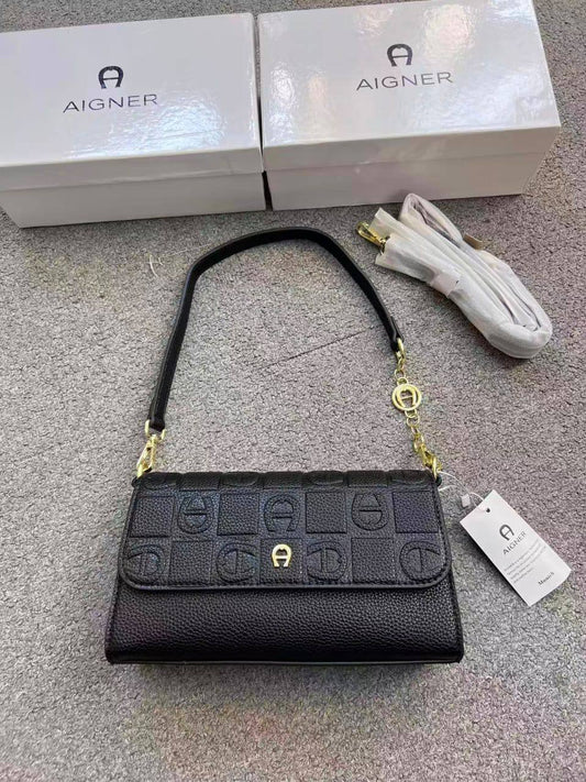 Aigner
100 dhs✅

with box
🎁🎁🎁

Zain26
♥️♥️♥️