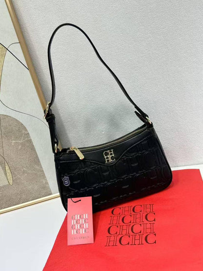 🌹 CHCH hobo
1️⃣ First quality +🎁
Size : 24 * 15 cm
75 dhs✅
with box 🎁

Zain115
♥️♥️♥️