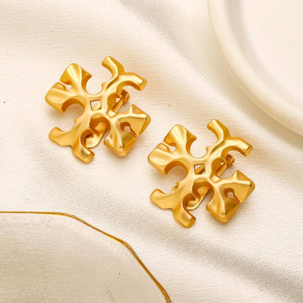 New arrival branded earrings Aed 
30 dhs🪙🌨️
40 dhs🪙🌨️

pair with branded box and paperbag🎁🎁🎁

Zain243
♥️♥️♥️