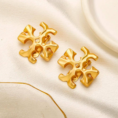 New arrival branded earrings Aed 
30 dhs🪙🌨️
40 dhs🪙🌨️

pair with branded box and paperbag🎁🎁🎁

Zain243
♥️♥️♥️