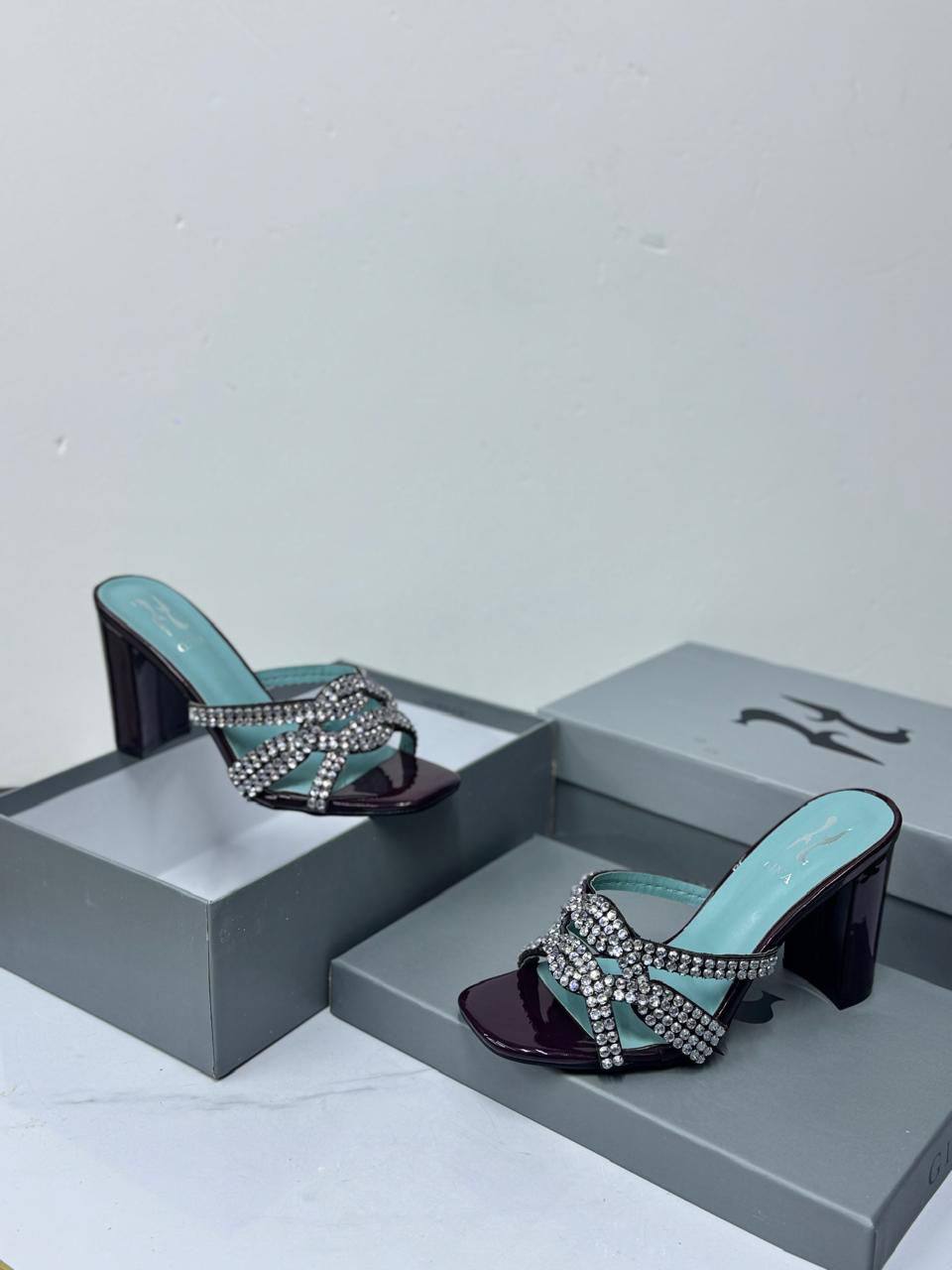 GINA 
size 36 to 41
115 dhs💓

Zain21
♥️♥️♥️