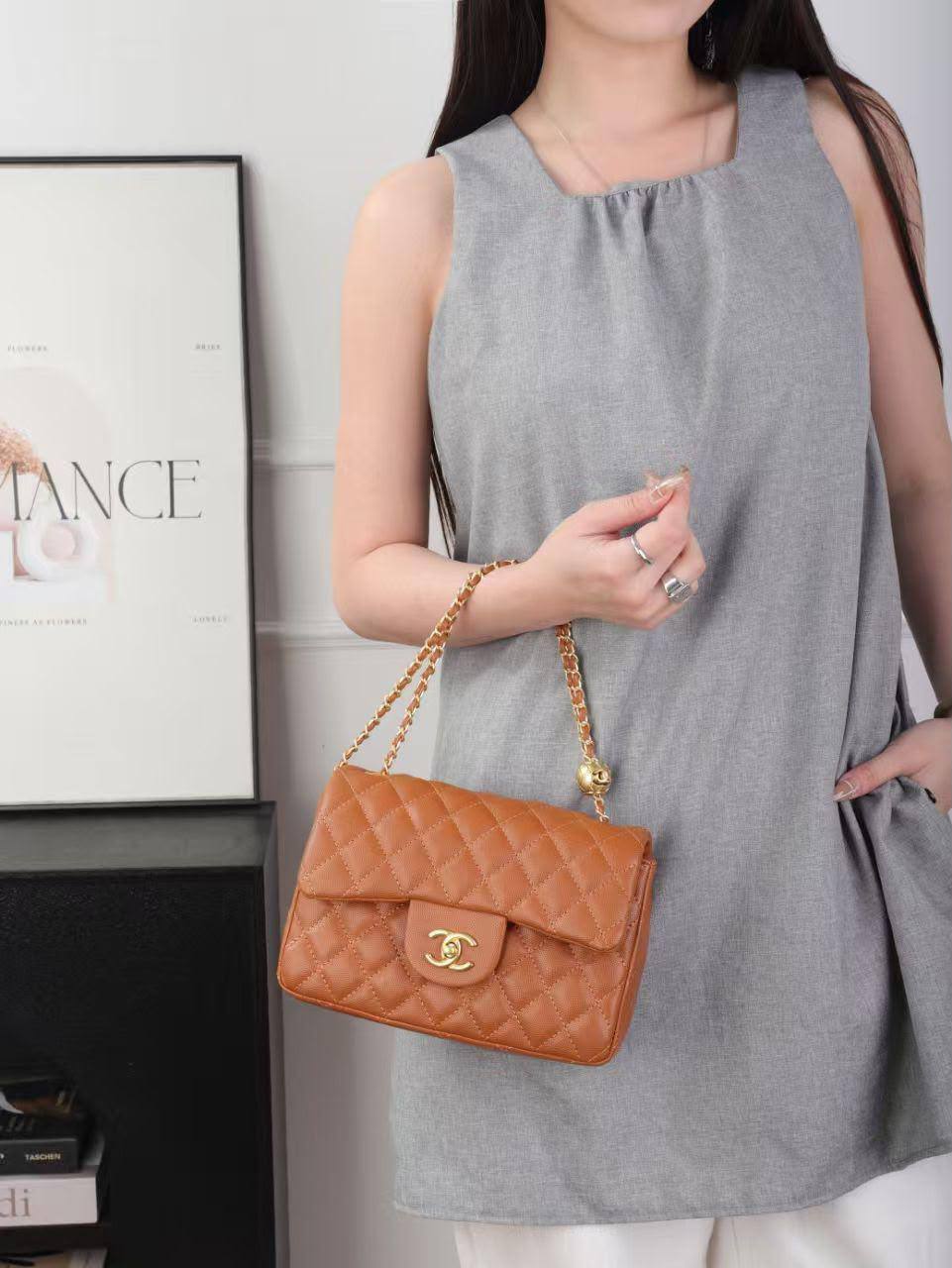 CHANEL

 RESTOCK 
GOOD QUALITY 

WITH BOX 
100 dhs🇦🇪🇦🇪

Size:22cm

Zain295
Zain39
♥️♥️♥️