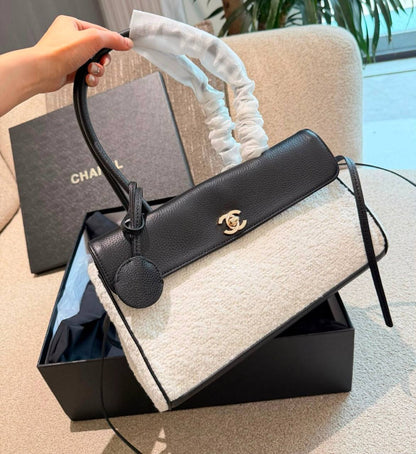 CHANEL 
COPY ONE 
220 dhs🇦🇪🇦🇪

Zain295
♥️♥️♥️