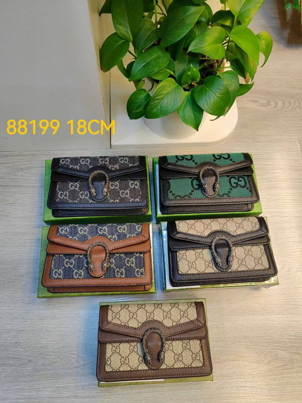 Gucci

with box
🎁🎁🎁

90 dhs🪙🌨️

Zain107
♥️♥️♥️