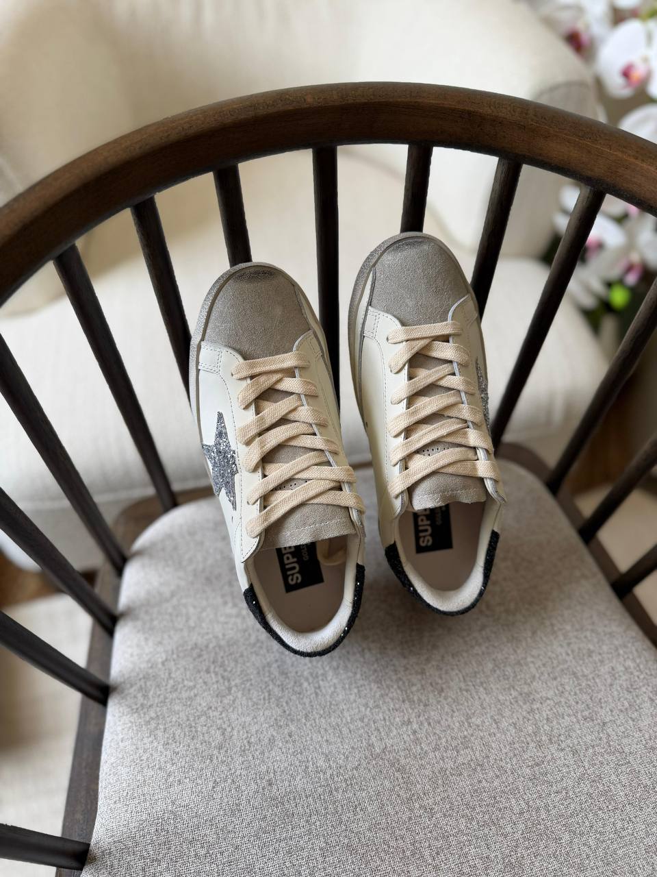 Golden Goose
𝑮𝑶𝑳𝑫𝑬𝑵 𝑮𝑶𝑶𝑺𝑬
𝑨𝑨𝑨 𝑸𝒖𝒂𝒍𝒊𝒕𝒚
𝑺𝒊𝒛𝒆 𝟑5 𝒕𝒐 𝟒2 
450 dhs✅

Zain81
♥️♥️♥️
