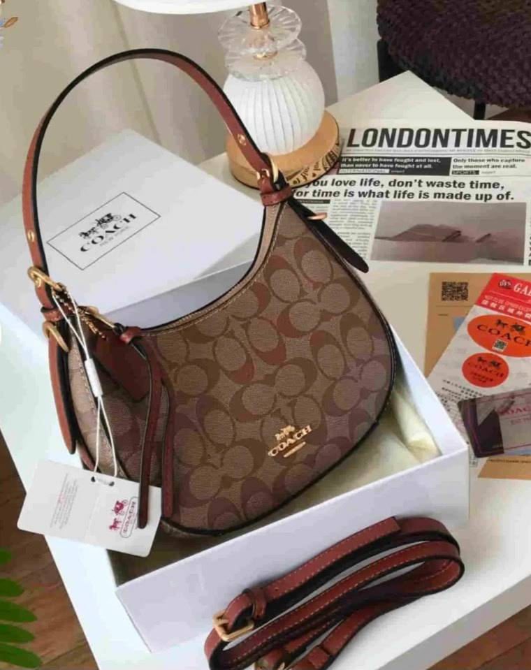 Coach
95 dhs✅
Good quality

Zain35
♥️♥️♥️