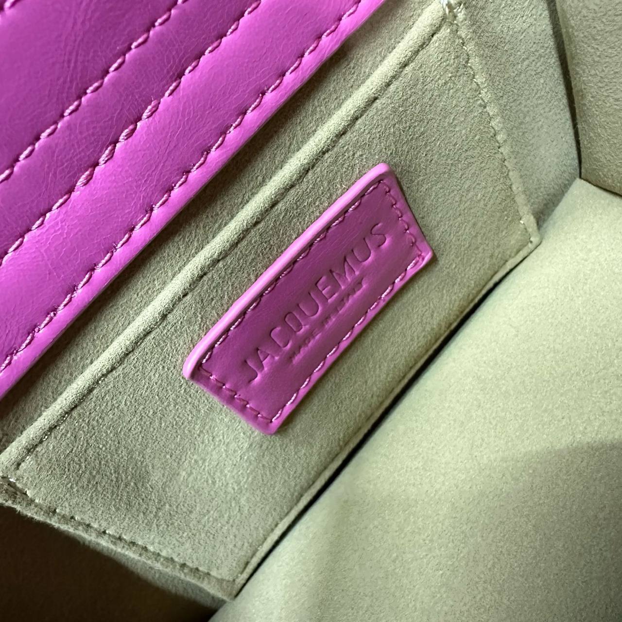 JACQUEMUS 
COPY ONE MINI SIZE SPECIAL WITH BOX🎁🎁🎁

115 dhs💓
(leather)

Zain39
♥️♥️♥️