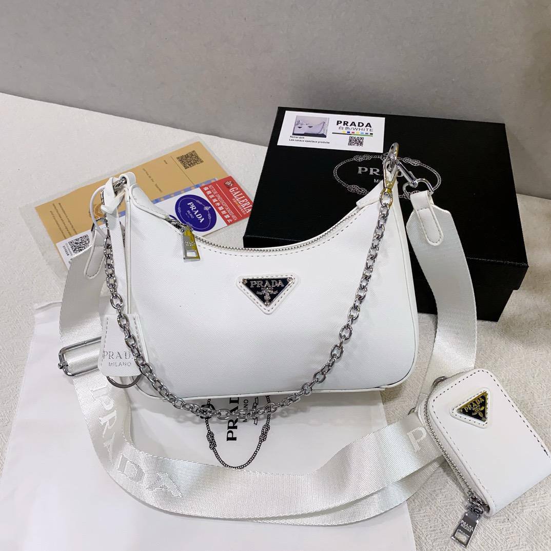 Prada

With box 
🎁🎁🎁

80 dhs🪙🌨️

Zain93
♥️♥️♥️