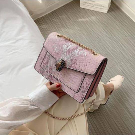 Bvlgari design

Good quality

Size : 22 * 15 * 8 cm

80 dhs🪙

Zain115
♥️♥️♥️