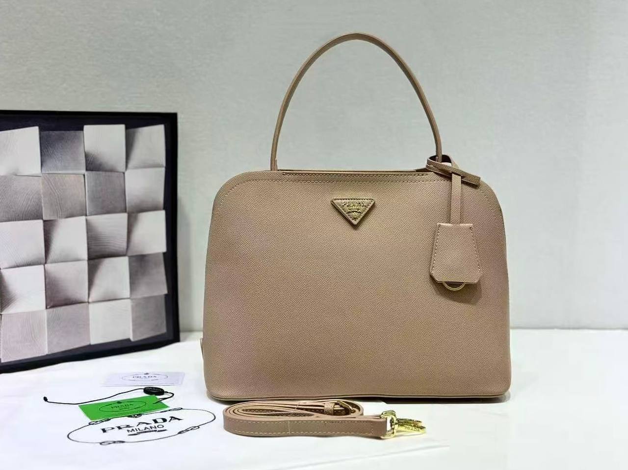 PRADA 
HIGH QUALITY 
120 dhs✅

Zain295
♥️♥️♥️
