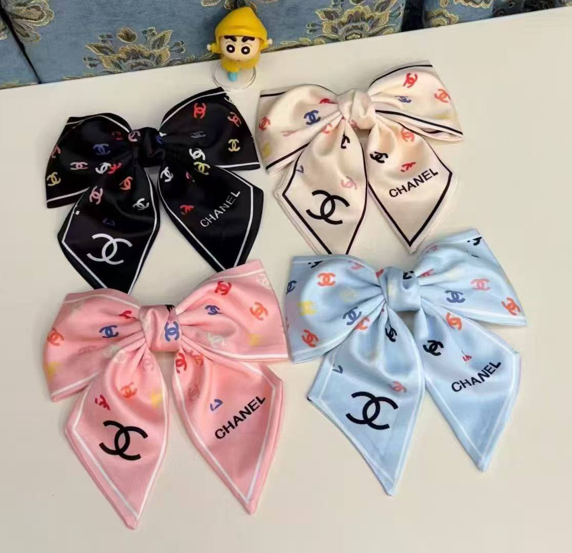 Headband ❤️‍🔥*
good quality 💯
20 dhs🪙🌨️

With boxes 🗃️ 
35 dhs🪙🌨️

Zain216
♥️♥️♥️