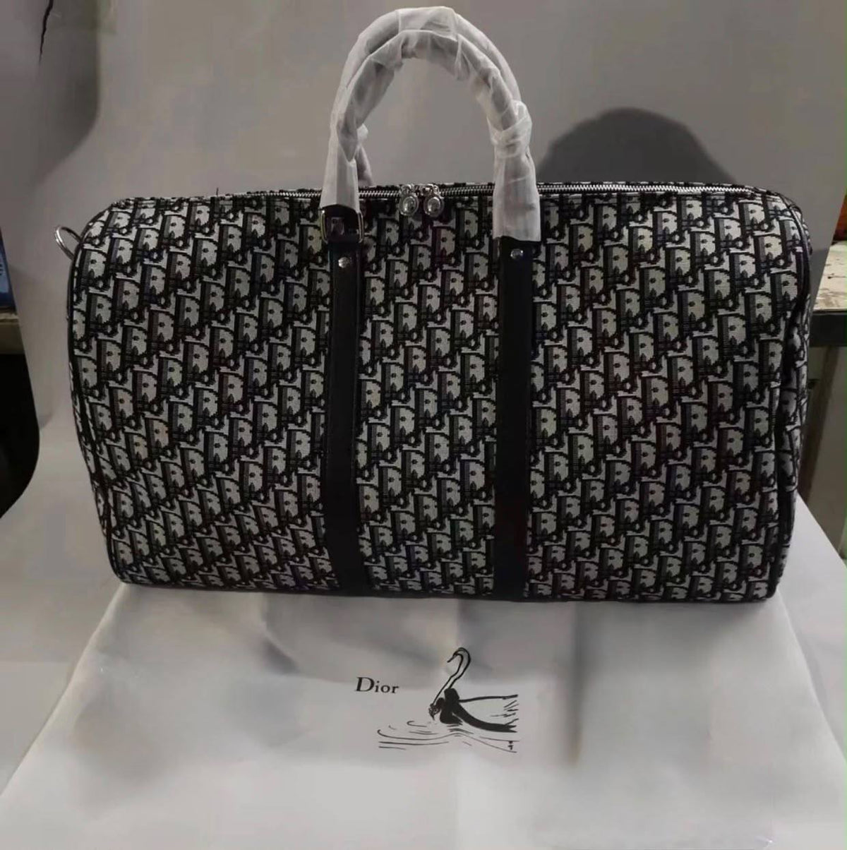 Dior

90 dhs🇦🇪🇦🇪

Zain35
♥️♥️♥️