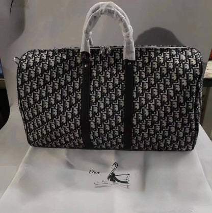 Dior

90 dhs🇦🇪🇦🇪

Zain35
♥️♥️♥️
