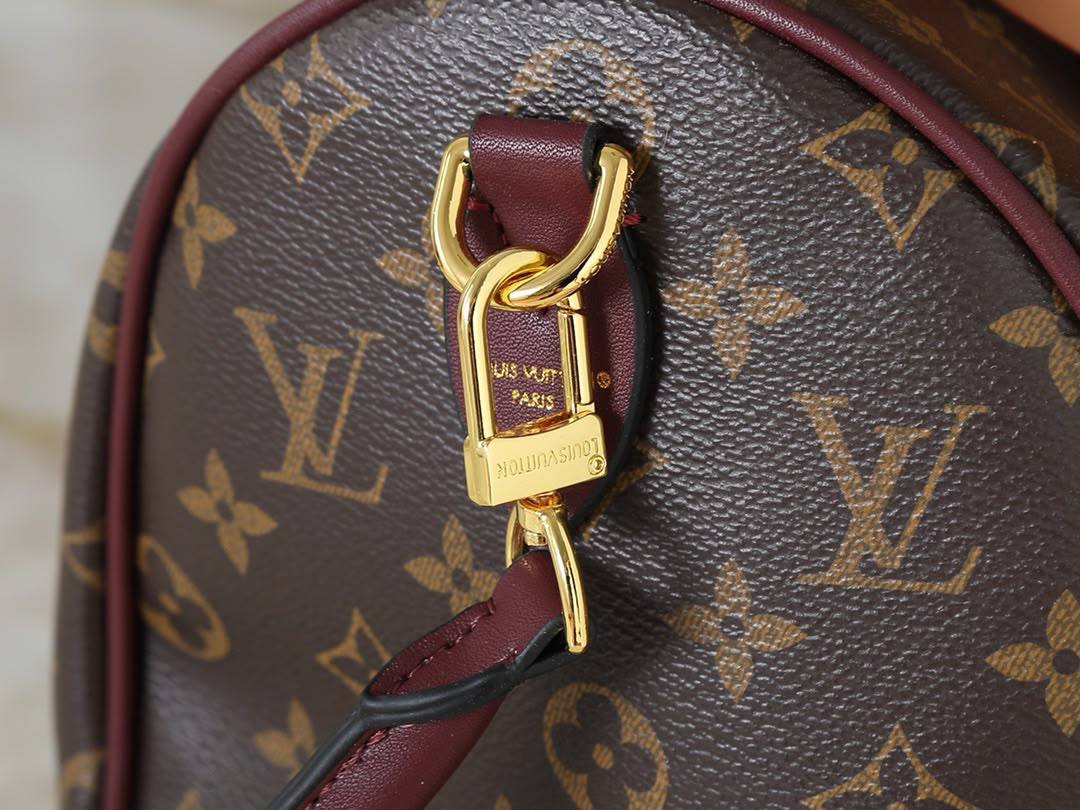 LV COPY ONE 
NEW DESIGN
250 dhs🇦🇪🇦🇪

Zain195
♥️♥️♥️