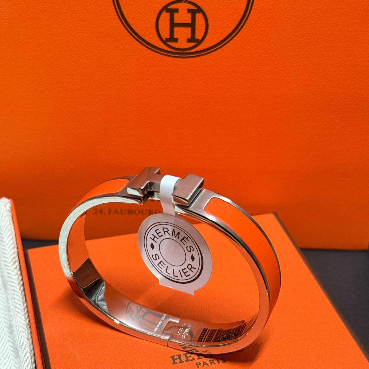 HERMES
Bangle 
SUPERMASTER🍃💕
95 dhs❣️

Zain263
♥️♥️♥️